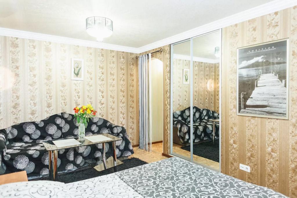 Apartment On Nezalezhnoy Ukrаiny Near Intourist Hotel Zaporizhia Exterior foto